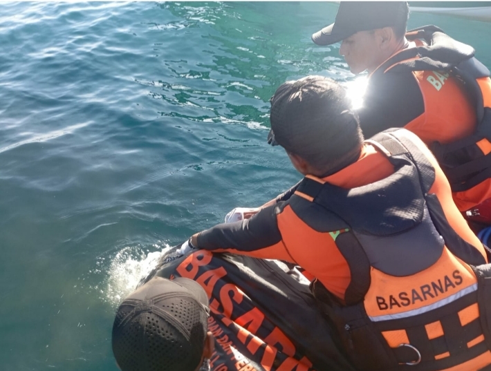 Korban Tenggelam di Pantai Lakey Ditemukan Meninggal Dunia, Jenazah Akan Dipulangkan ke Jawa Barat.