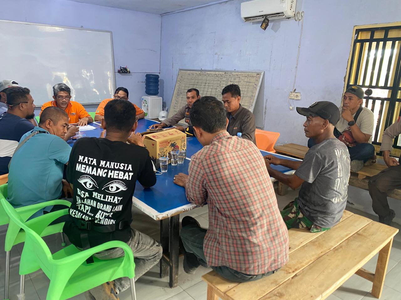 Polsek Pekat Kawal Aksi Petani Tebu Secara Humanis, Dialog Dengan PT.SMS Hasilkan Kesepakatan Awal Demi Menjaga Harkamtibmas.