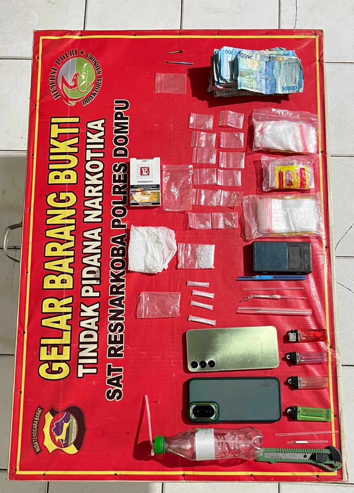 SATRESNARKOBA POLRES DOMPU GAGALKAN DUGAAN PEREDARAN SABU DI PEKAT, DUA TERDUGA PELAKU DIAMANKAN DENGAN BARANG BUKTI 9,12 GRAM